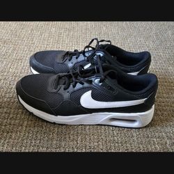 Women 9.5 nike sneakers