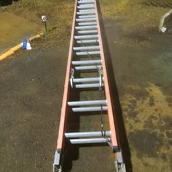 28 Ft Fiberglass Werner Extension Ladder 
