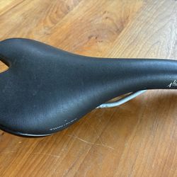Fizik Aliante Saddle 140mm