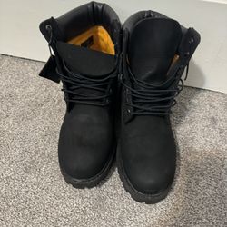 Timberlands Size 9 Man If You Interesting Let Me Know Used Ones They Look New…