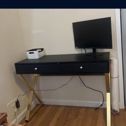 Like new Desk (with Free Office Chair)