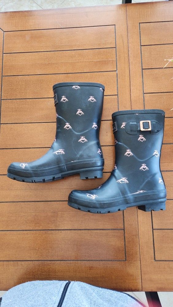 Rain Boots 9-10 New