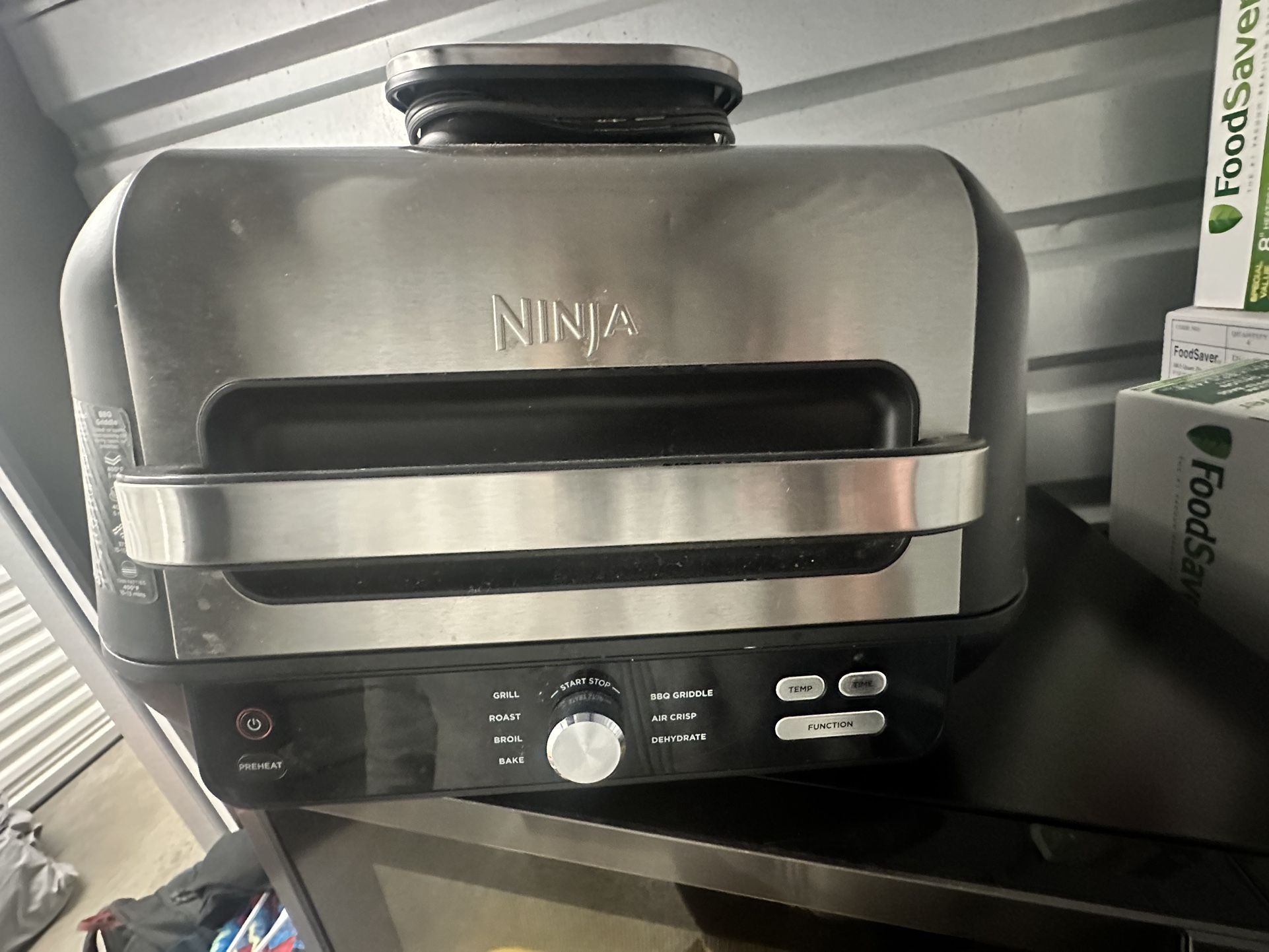 Kitchen Appliances Foodsaver, Sharp Microwave, Ninja Air Fryer/Grill