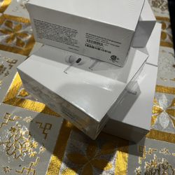 apple airpods pro 2nd generation with magsafe wireless charging case (usb‑c) - w