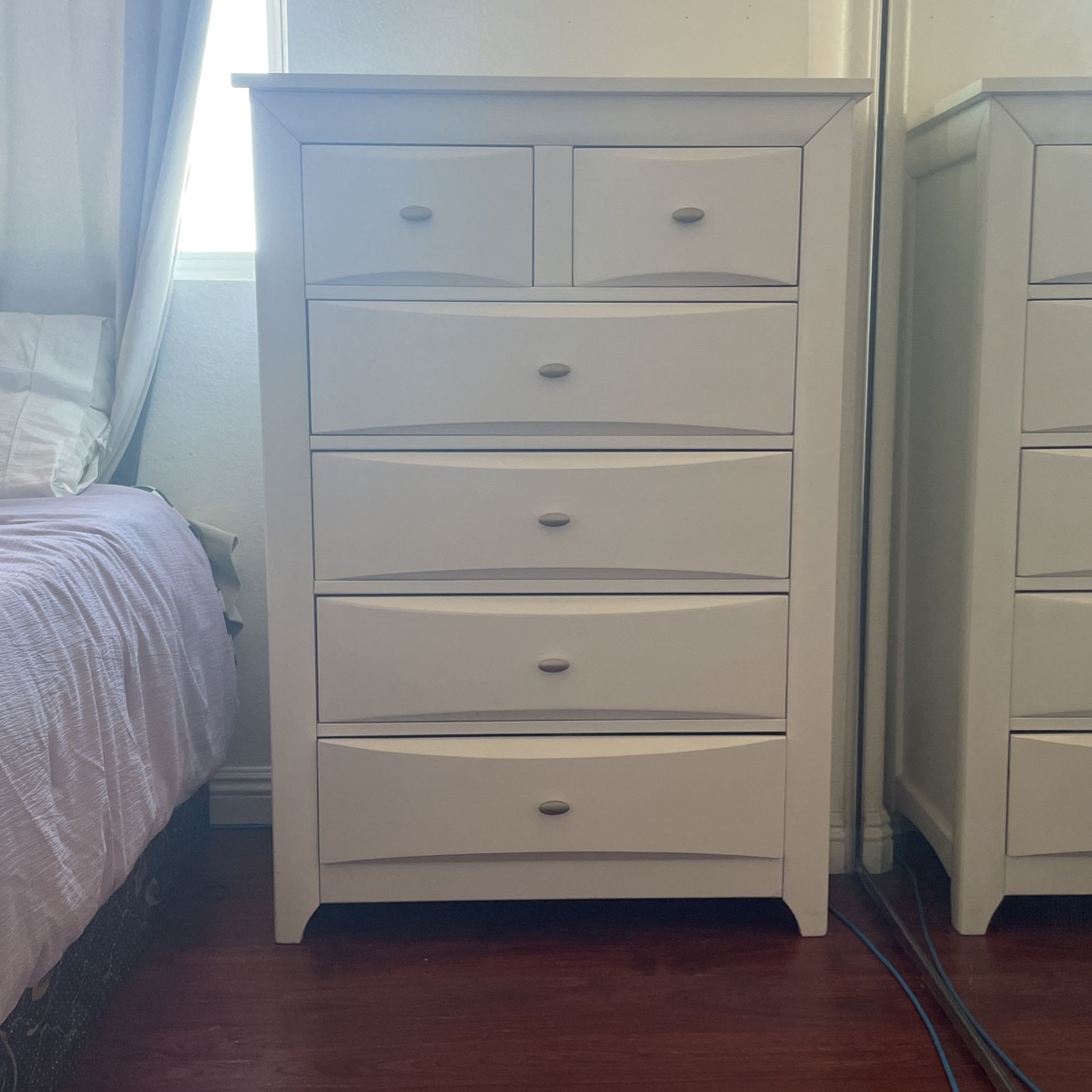 White Dresser for Sale in Arrowhed Farm, CA OfferUp