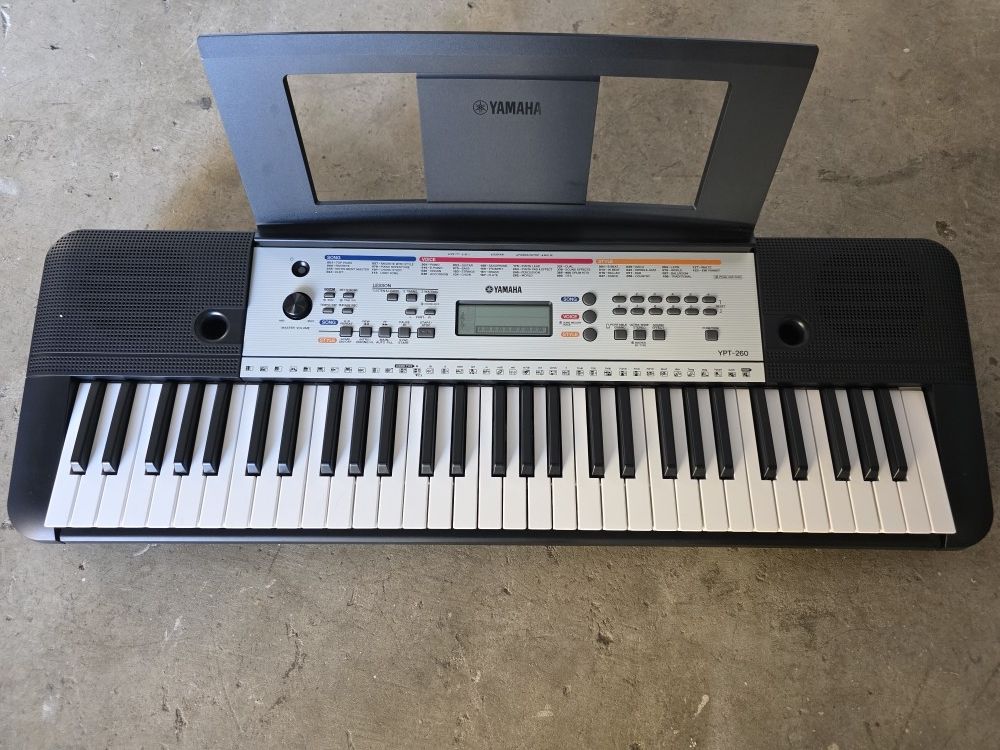Yamaha YPT-260 Digital Keyboard 