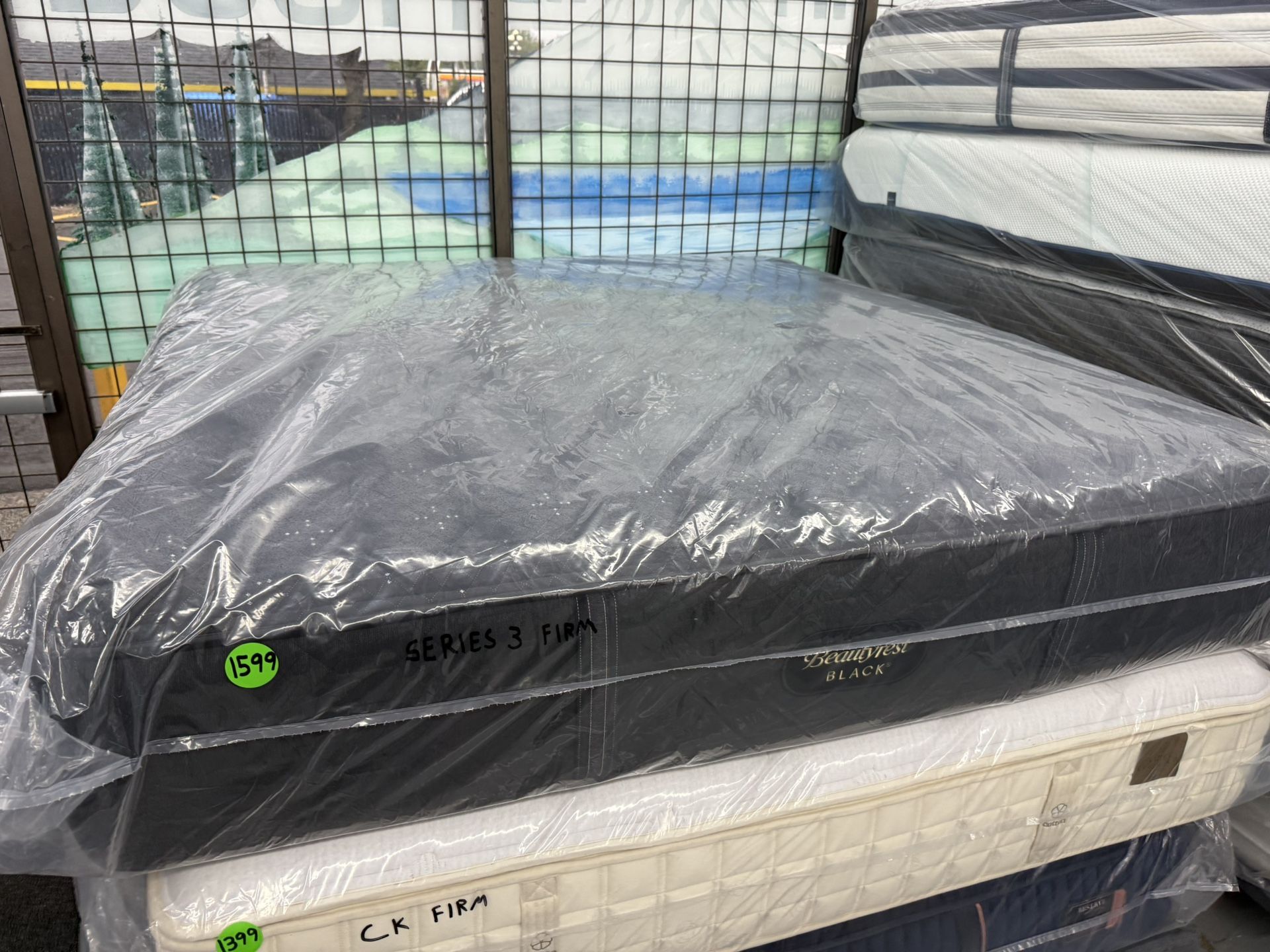 KING SIZE SIMMONS BEAUTYREST BLACK SERIES 3 (FIRM) MATTRESS & BOX SPRINGS BED SET