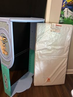 Toddler bed with mattress