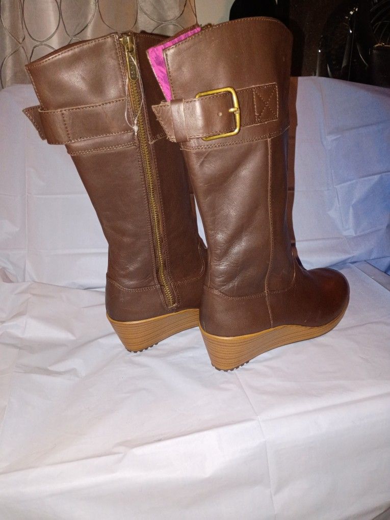 Croc A-legih Espress0 Brown Wedge Heel Boots Size W5