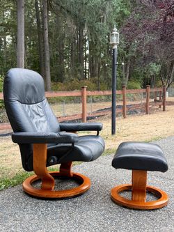 EKORNES STRESSLESS RECLINER & OTTOMAN