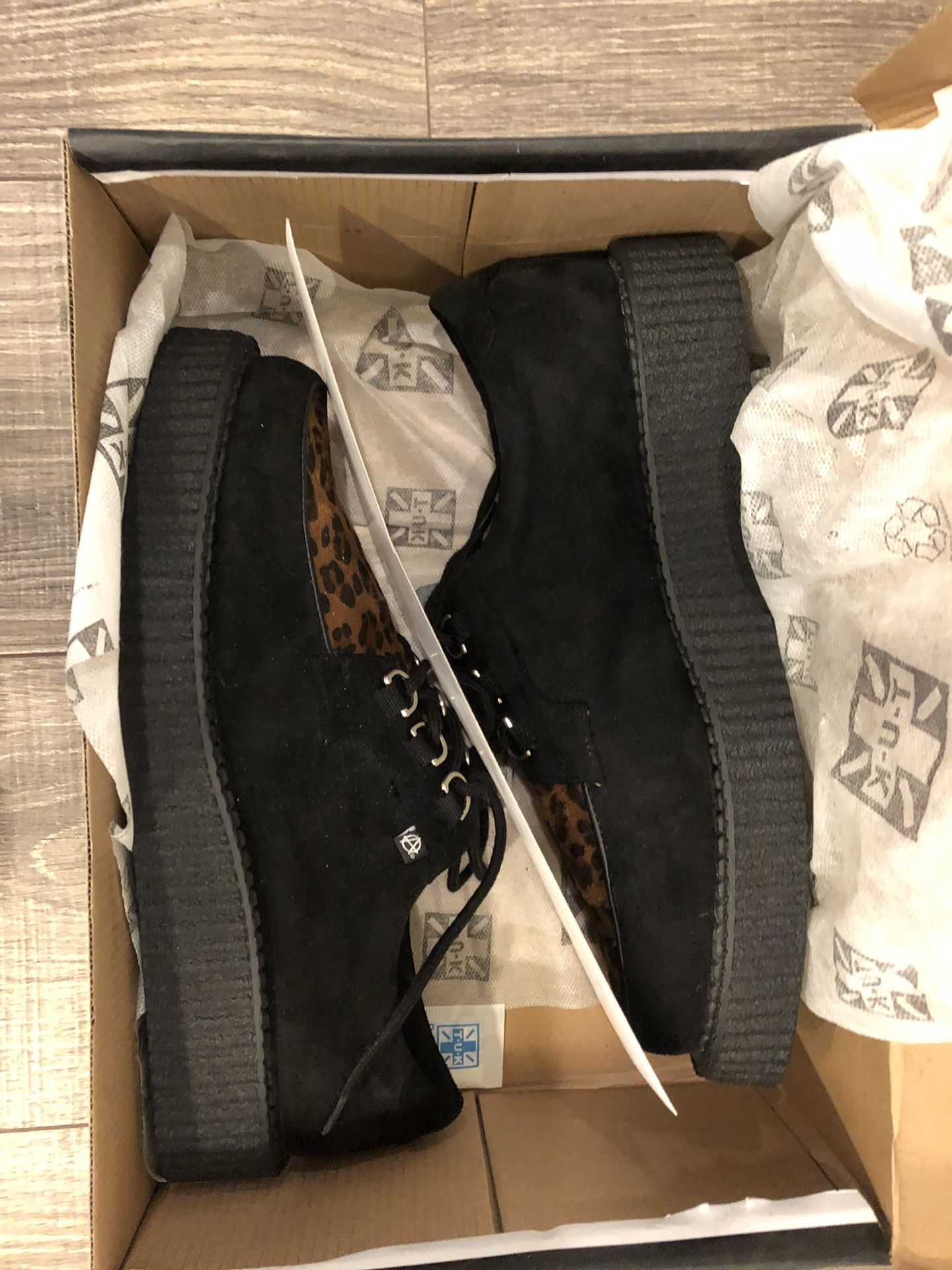 Tuk shoes