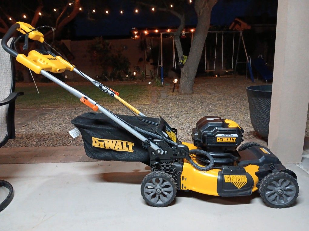 DEWALT MOWER Selfpropelled (Cortadora De Pasto) for Sale in Phoenix