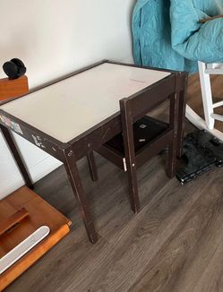 Kids table and chair set