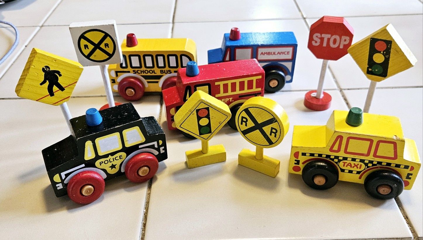 11 Piece Vintage wooden - The montgpmery schoolhouse inc.
Transportation set