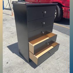 5 drawers dresser / Five drawers dresser