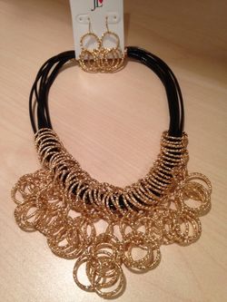 Adjustable choker with earrings