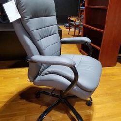 Brand New! Heavy Duty chair 400 lbs 

