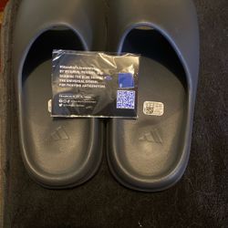 Adidas. YZY Slide