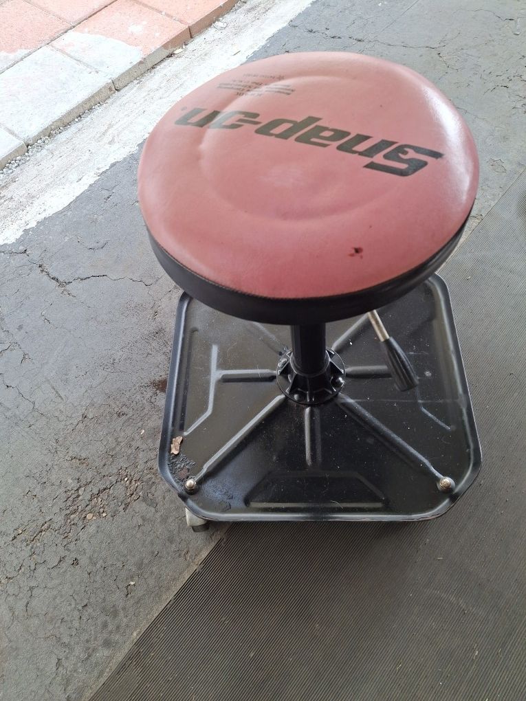 Vintage Snap-on Mechanics Hydraulic Roller Adjustable Stool