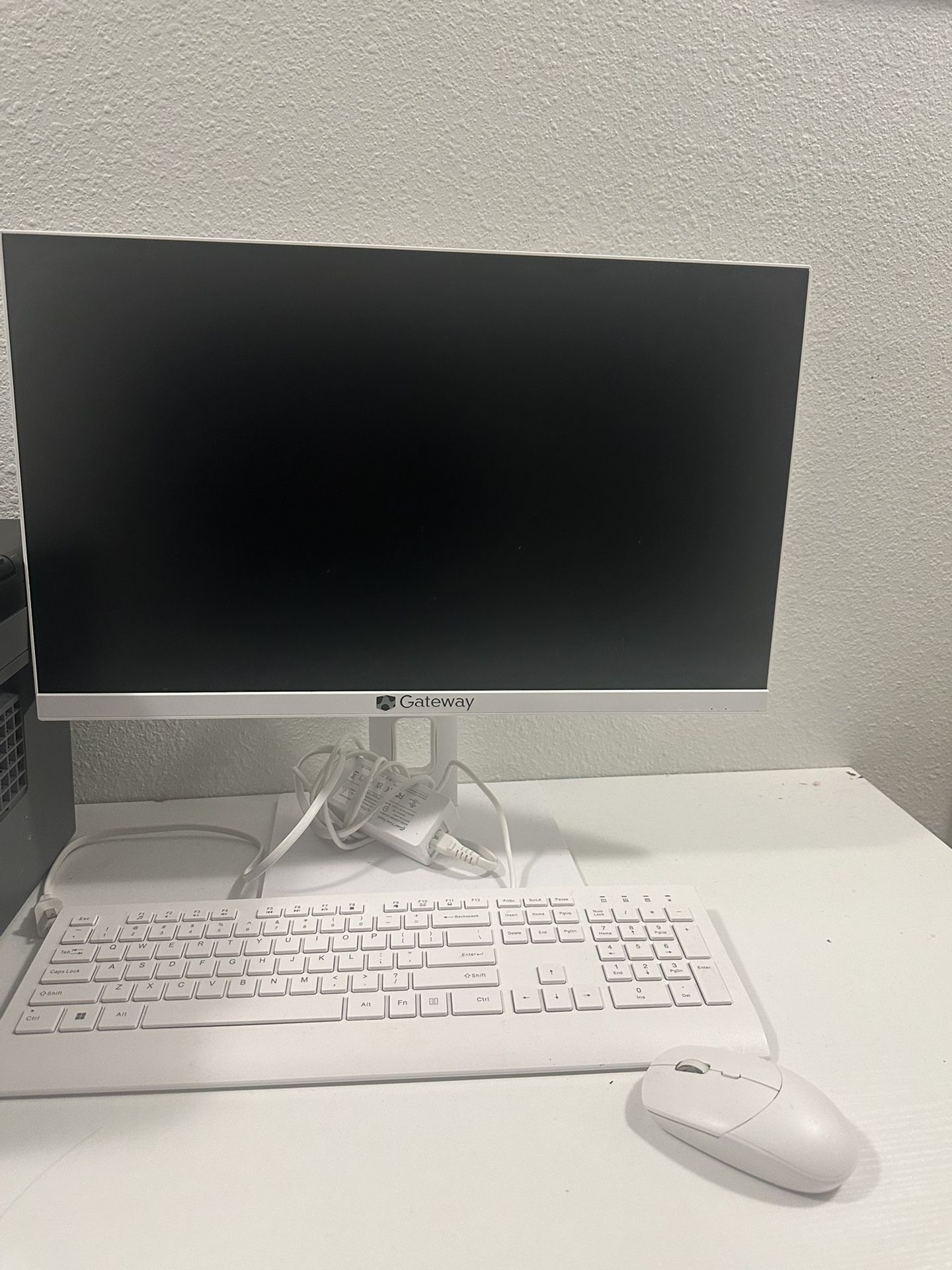 Gateway Computer With Keyboard And Mouse 