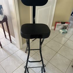 Gator Frameworks Guitar Stool With Integrated Guitar Stand