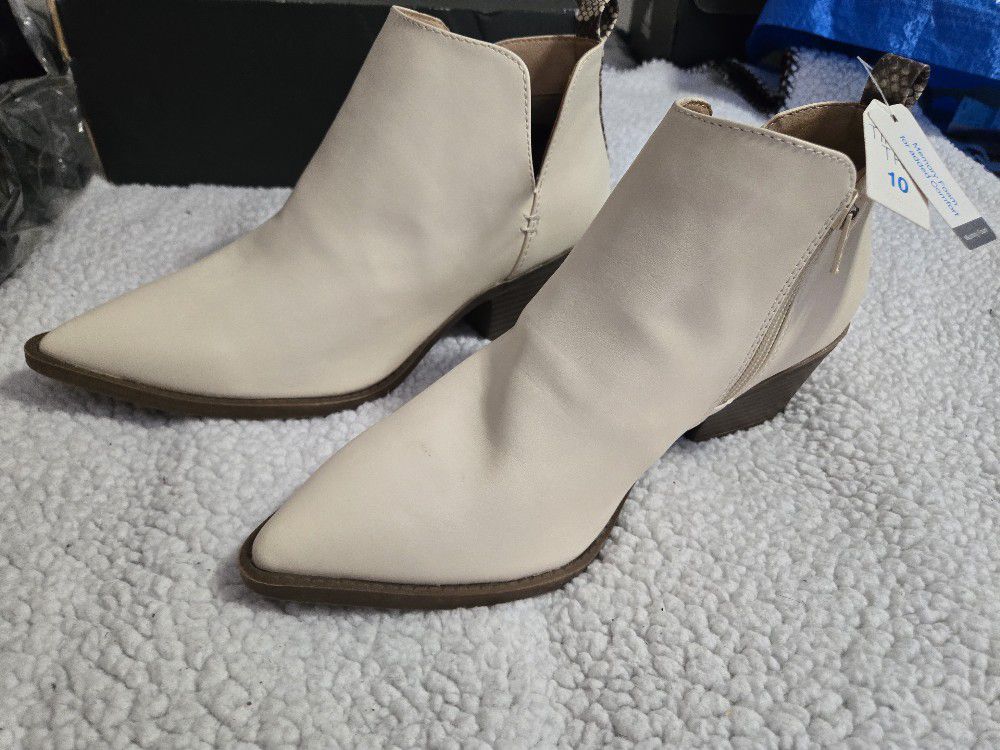 Woman's Boots 