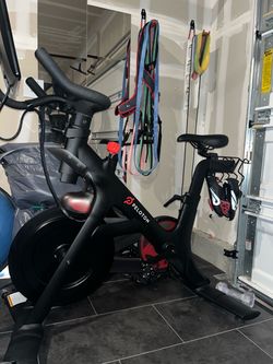 Peloton Bike – Excellent Condition