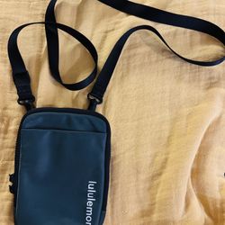 Lululemon Crossbody Bag – Compact Everyday Essentials Bag