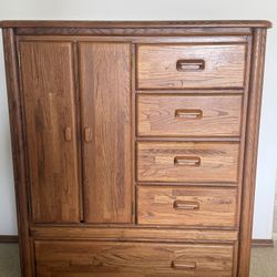 Beautiful Vintage Broad Hill, Fontana Oak, Gentlemen’s Chest Dresser, Excellent Condition