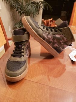 Camouflage shoes (brand new)