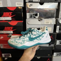 DS Kobe 8 Protro Radiant Emerald size 10