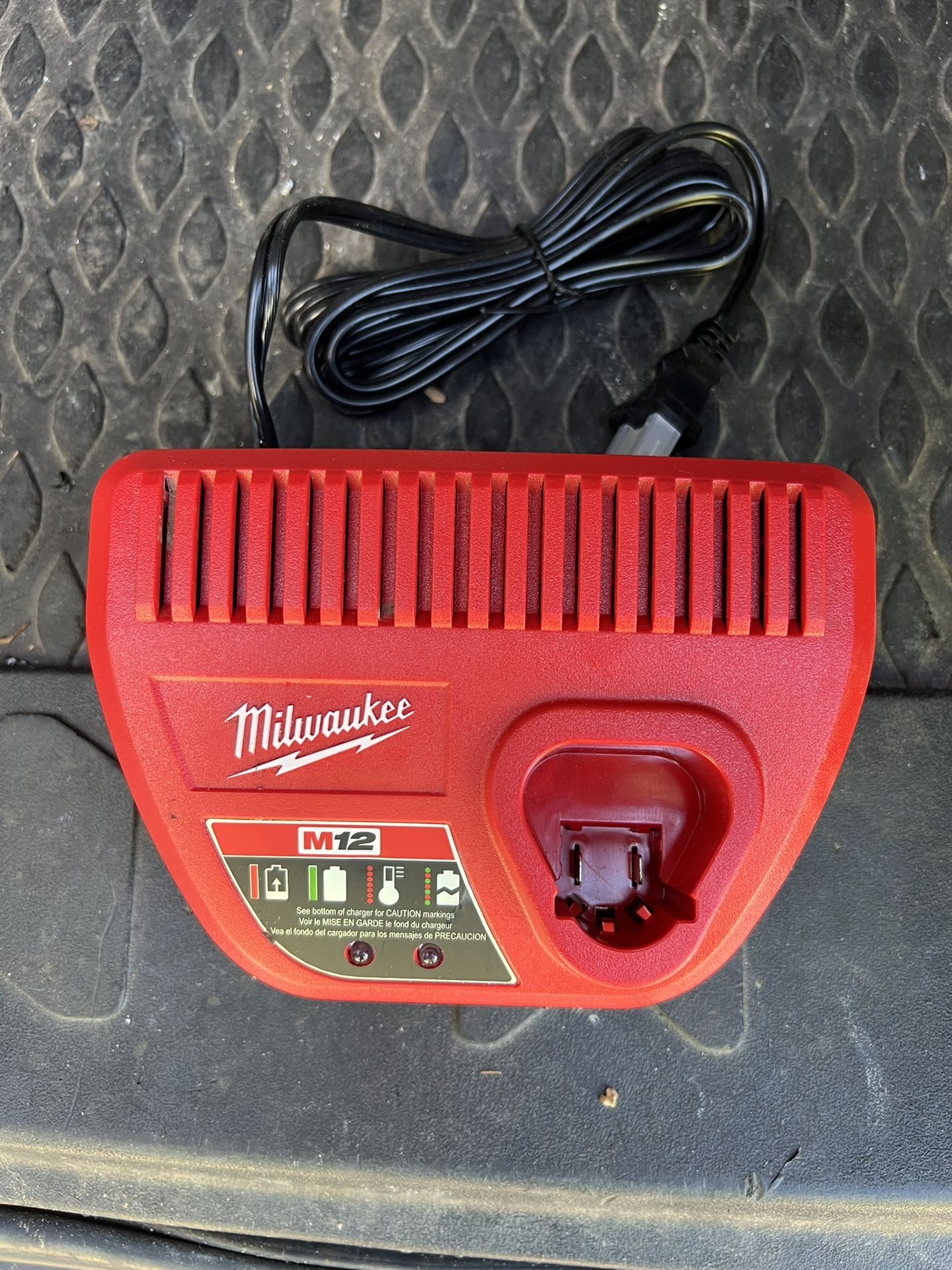 Milwaukee M12 Charger