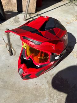 HJC i50 Hex Motocross Helmet Size L Red/Black + Oakley Goggles – Used 4x