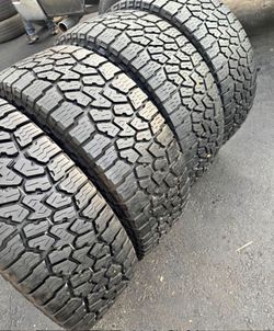 285/70/17 Falken 📍📍 Vendo un set de llantas con 80% de vida las 4 📍🌟