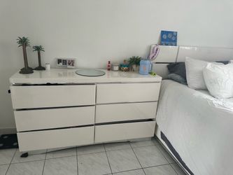 Queen bed and dresser