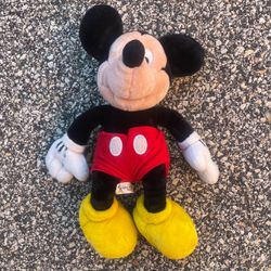 🐭 Mickey Mouse Plushie – Like New Condition