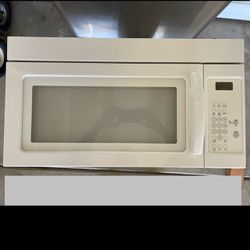 Appliances: Microwave & Dishwasher 