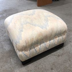 30”x30”x18”h Good condition Ottoman