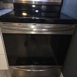 Frigidaire Stove