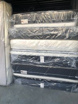 FULL PILLOW TOP MATTRESS SET WHIT BOX SPRING BRAND NEW ✅️
