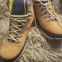 Timbalands Euro Hikers - Women Sz 9 (waterproof)