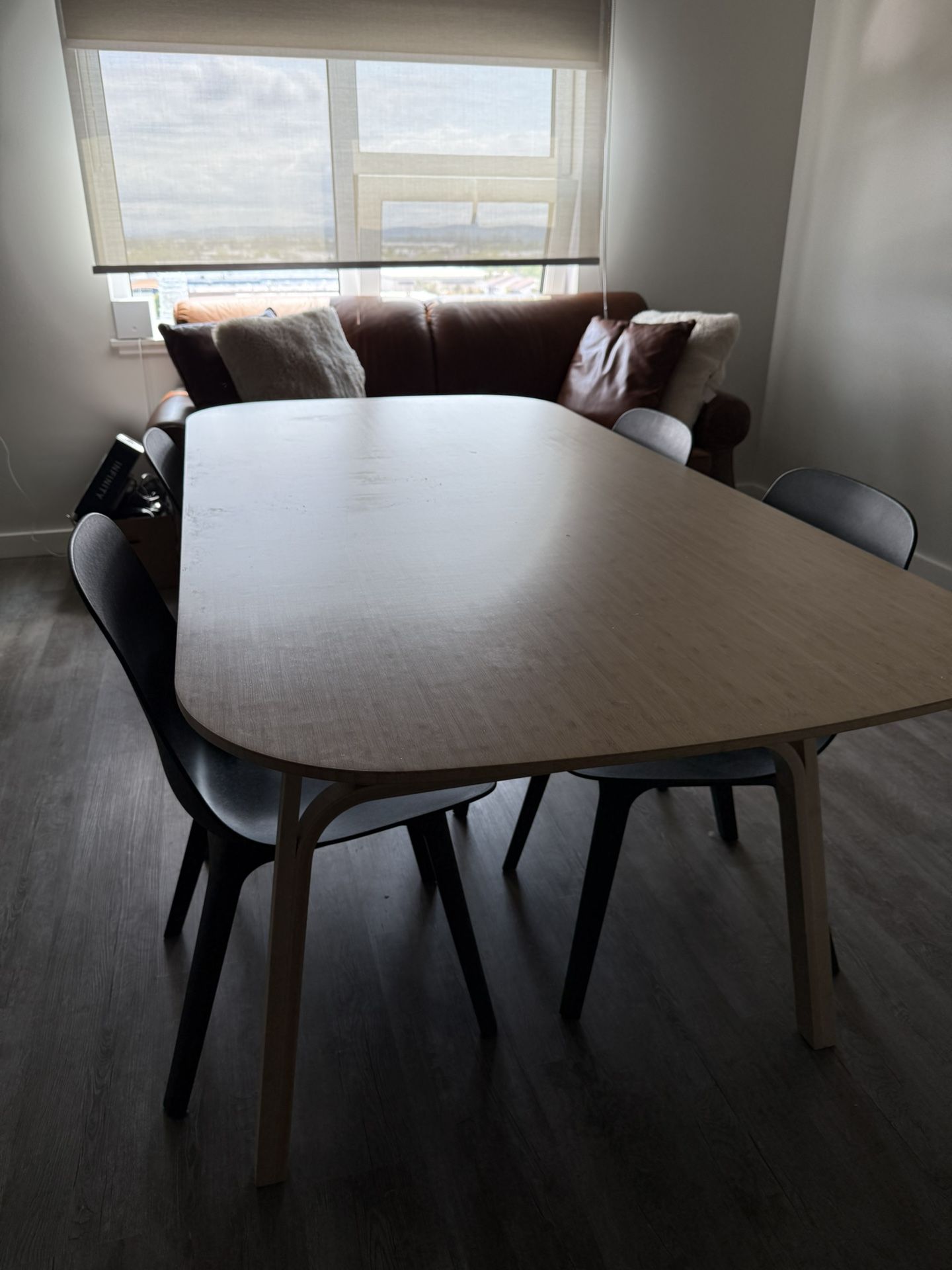 VOXLÖV Dining Table – Light Bamboo – IKEA & 4xODGER Chair, anthracite