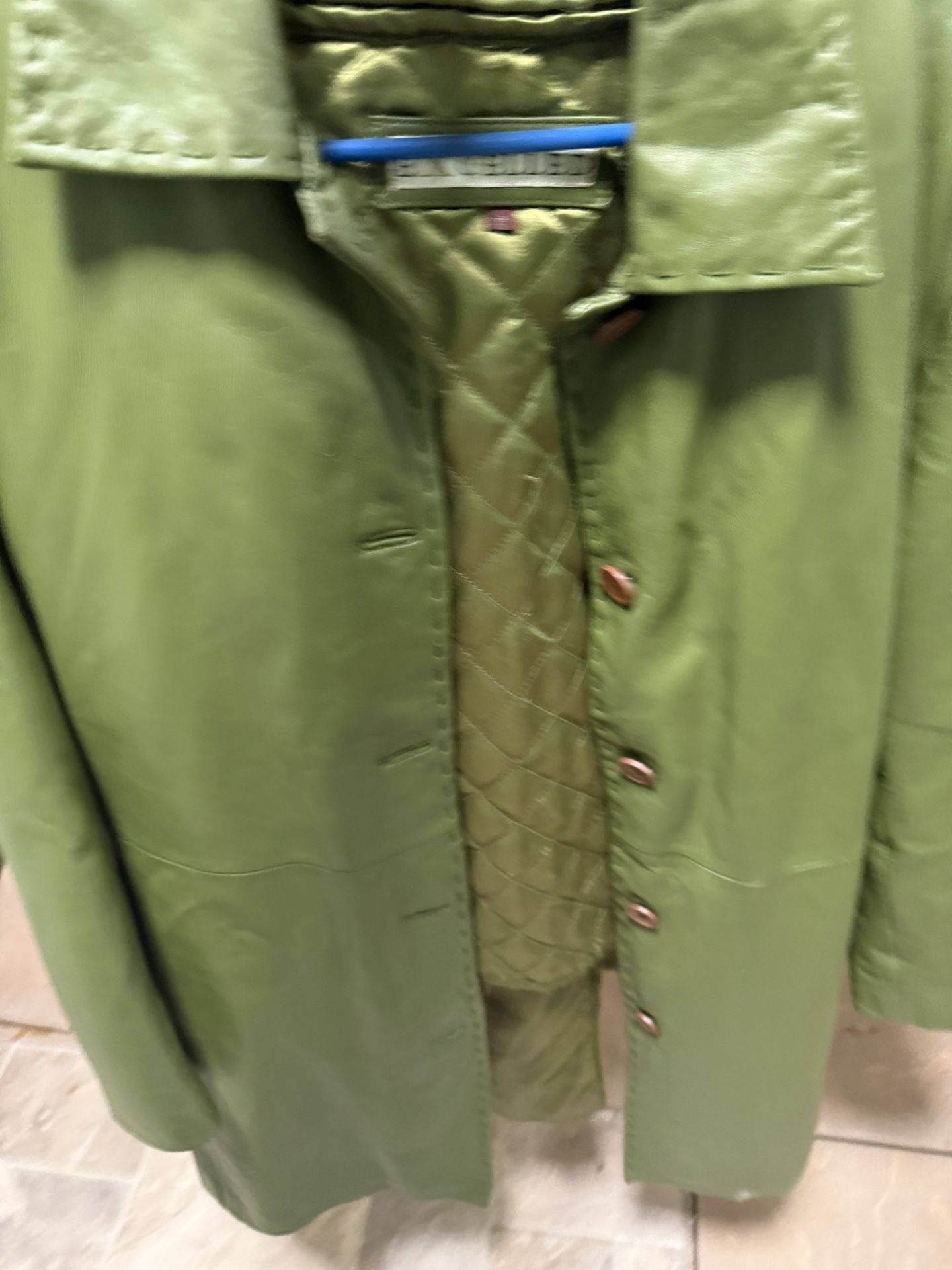 Pre-owned Women leather jacket size Xl regular Pick up ⬆️ in Powder Springs Ga 30127 Asking price is $125.00