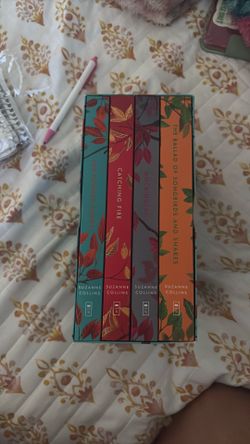Hunger games box set with side art brand new in box