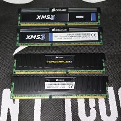 CORSAIR 32GB DDR3 RAM 