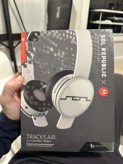 Headphones - Sol Republic