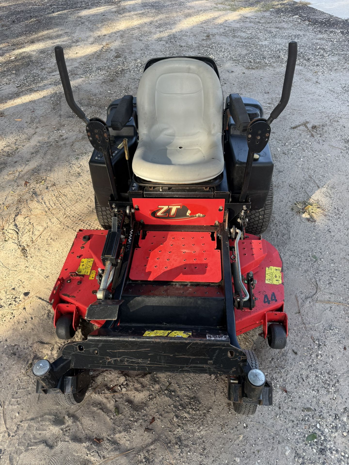 Gravely ZT 44HD Zero Turn