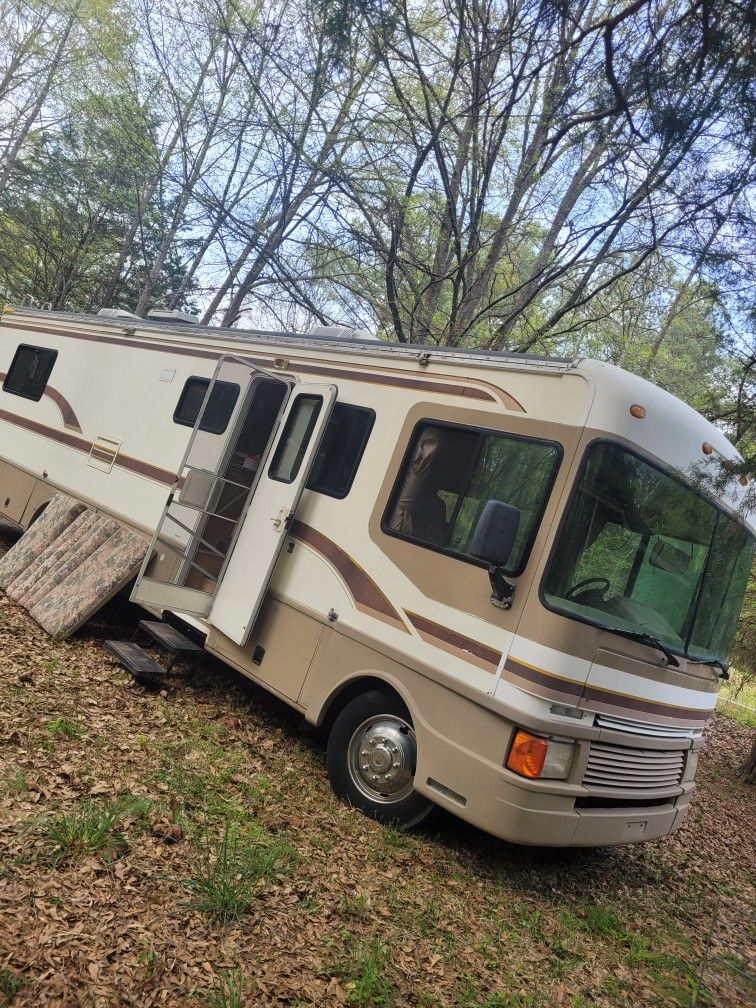 1999 Fleetwood Bounder