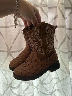 Size 7c in kids boots