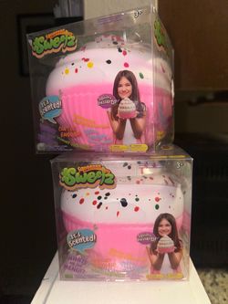 Squeezee Sweetz Squishy Cupcake Toy